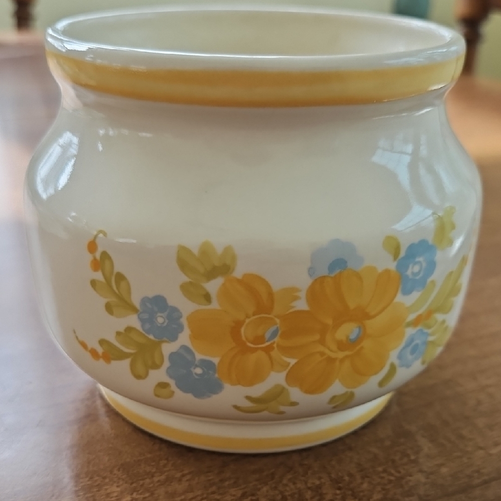 Vintage FTDA 1981 Cottagecore Ceramic Vase